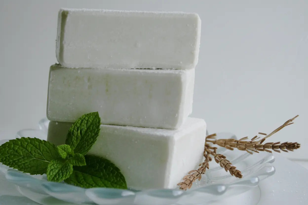 Peppermint + Eucalyptus Hair Thickening Shampoo Bar Maroon Oliver