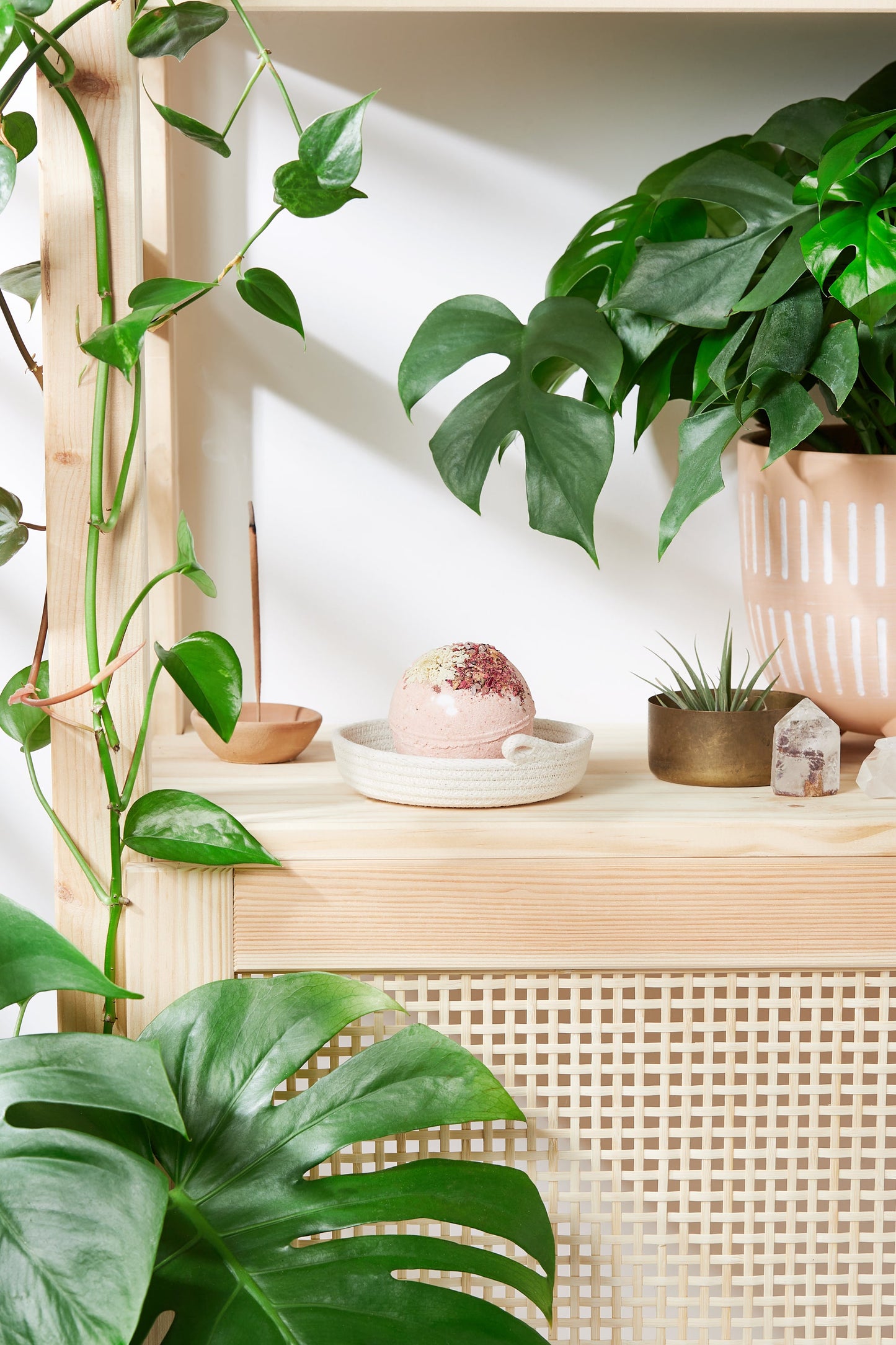 Organic Bath Bomb with Crystal Inside / Crystal Bath Bomb / Organic - Leisure Life USA