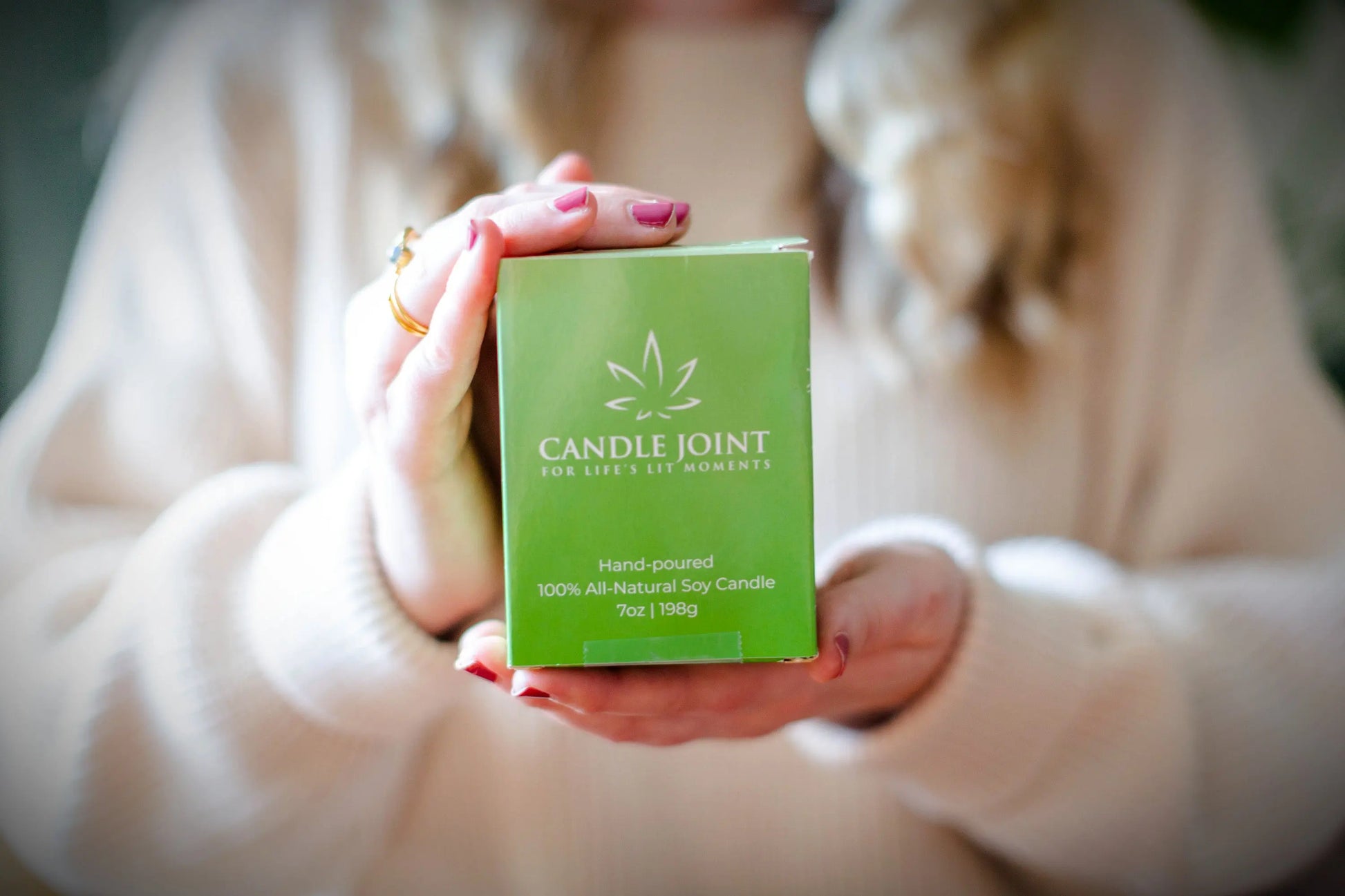 100% All Natural Soy Wax Candle | Crackling Wood Wick Candle Joint